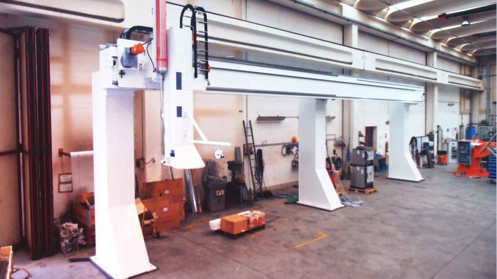 Two-axis gantry for robotized welding cell.