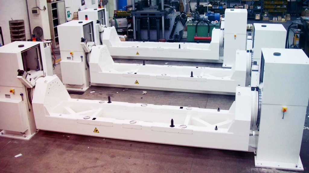 Lifting lathe-positioner with saddle, capacity load of 2600 kg.